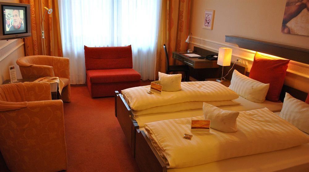 Hotel Hellers Twenty Four I -24H-Check-In- Friedrichshafen Exteriör bild