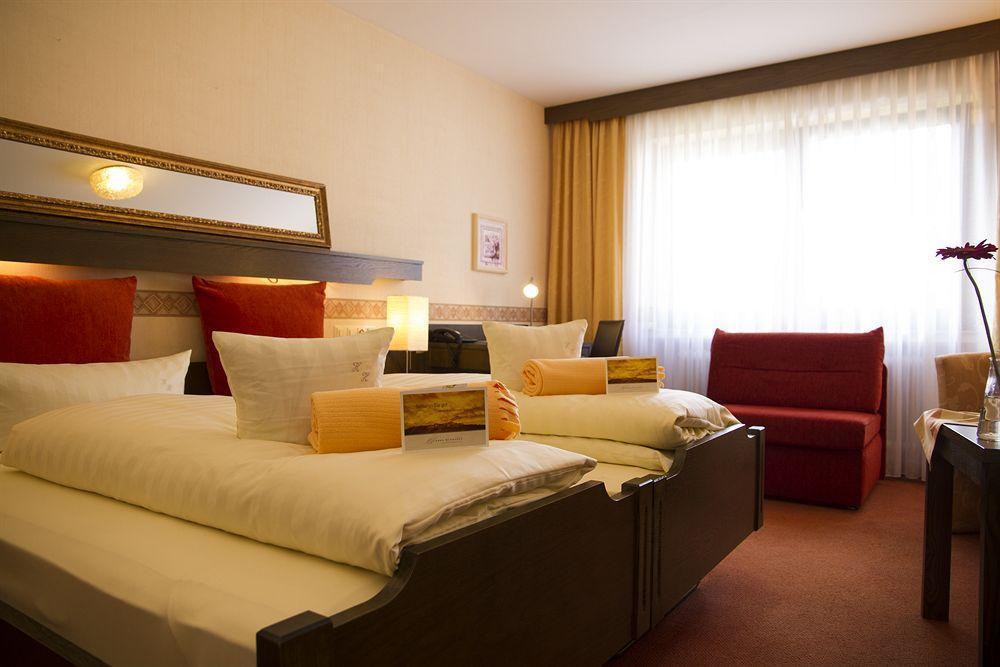 Hotel Hellers Twenty Four I -24H-Check-In- Friedrichshafen Exteriör bild