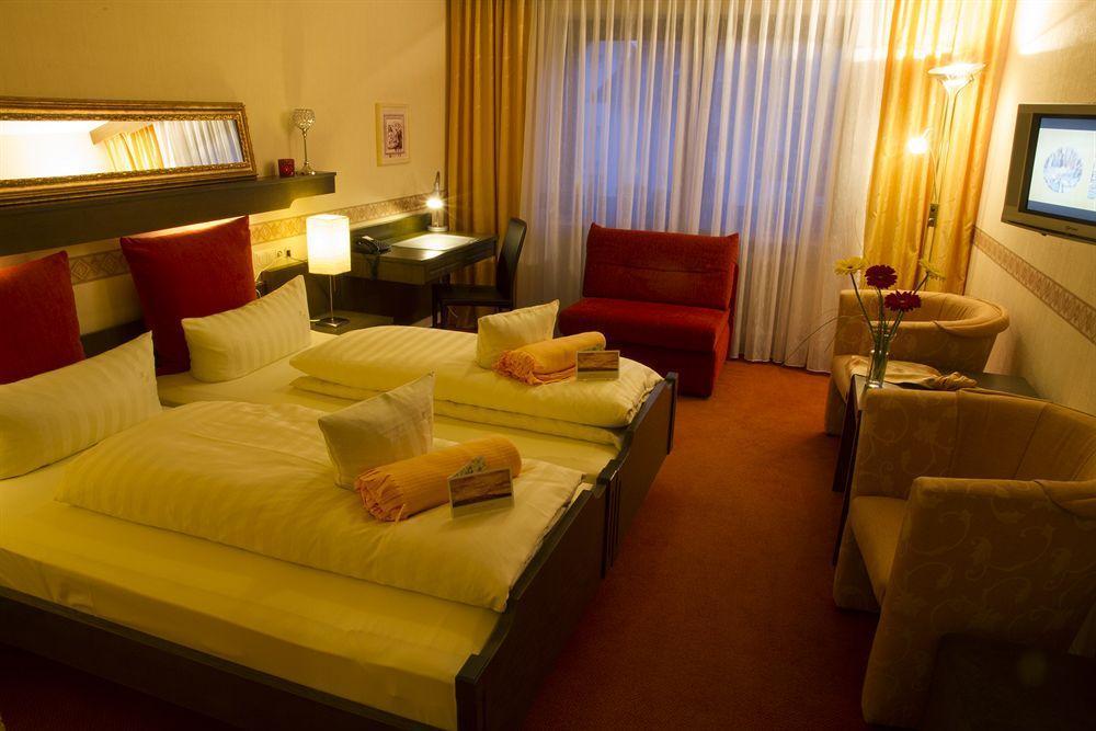 Hotel Hellers Twenty Four I -24H-Check-In- Friedrichshafen Exteriör bild