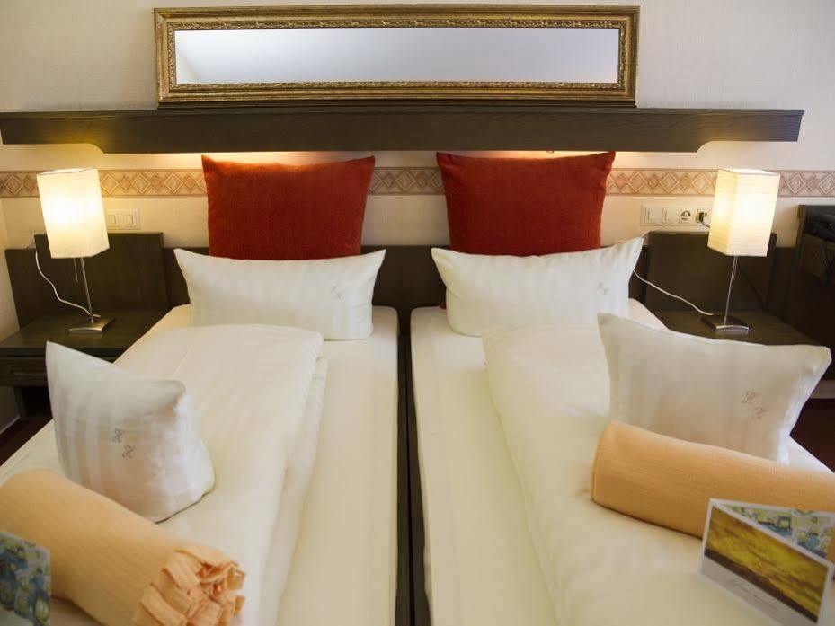 Hotel Hellers Twenty Four I -24H-Check-In- Friedrichshafen Exteriör bild