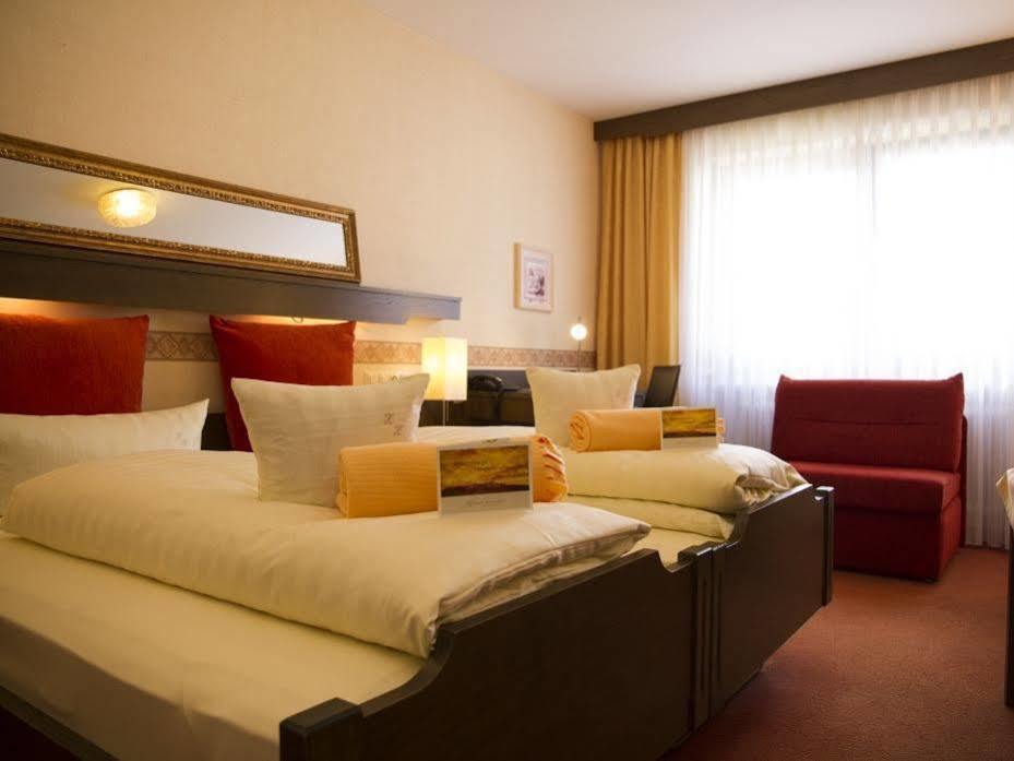Hotel Hellers Twenty Four I -24H-Check-In- Friedrichshafen Exteriör bild
