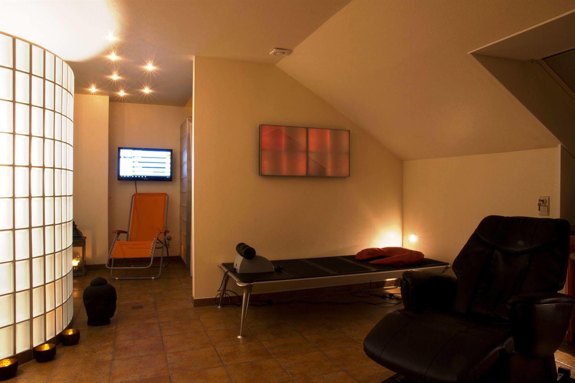 Hotel Hellers Twenty Four I -24H-Check-In- Friedrichshafen Exteriör bild